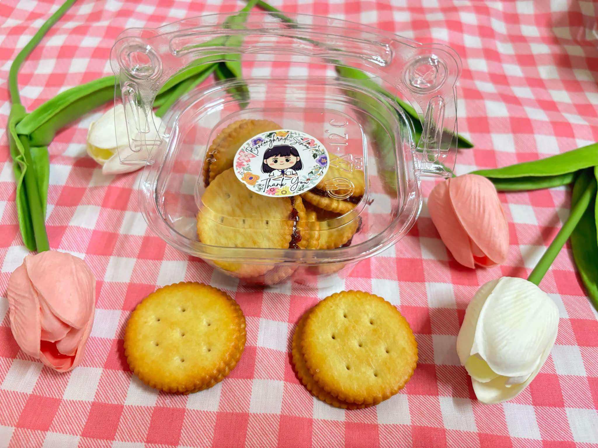 Crackerสอดไส้มะม่วงหาวมะนาวโห่